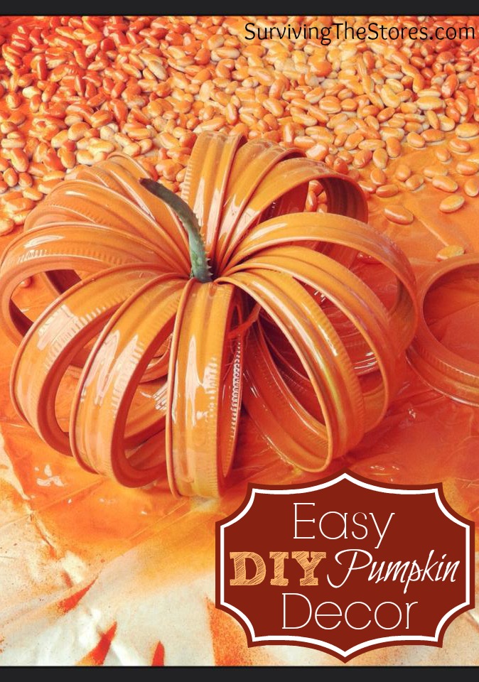 How to make a super cute pumpkin decoration with just mason jar llid rings! This craft is so easy and looks great!
